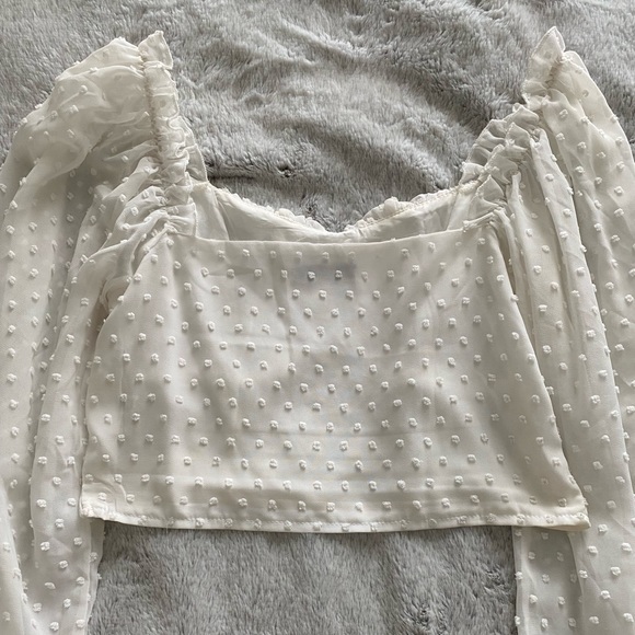 Beautiful white blouse! - Picture 6 of 10